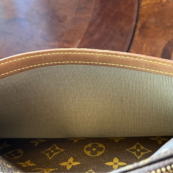 Louis Vuitton Black and Brown Monogram Messenger Bag - Picture 3 of 9